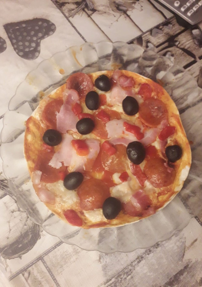 Una foto de Masa de burrito en forma de pizza a mi estilo