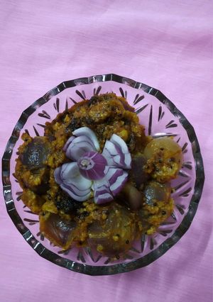 A picture of Sabut pyaj ki sabji.