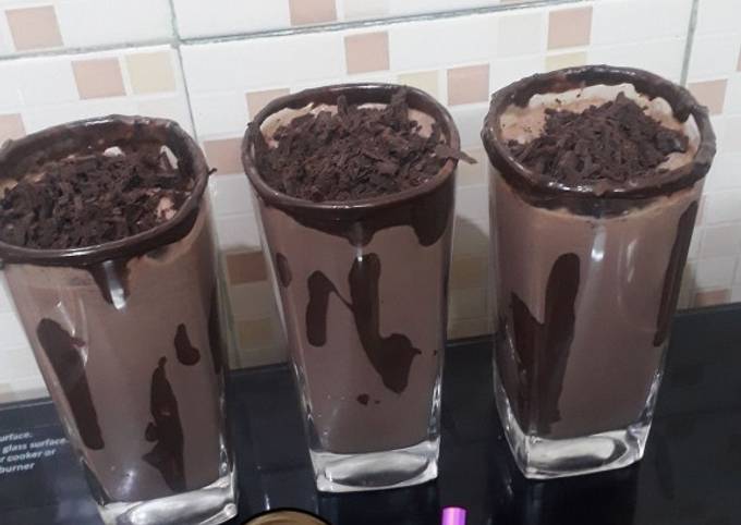 🍫CHOCOLATE MILK SHAKE🍫 Recipe by Diya Purswani - Cookpad