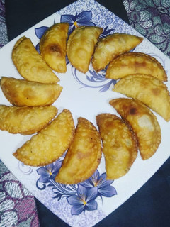 खोवा की गुजिया (khoya ki gujiya recipe in Hindi) रेसिपी मुख्य फोटो