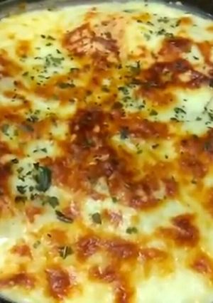 A picture of Potato cheese casserole.