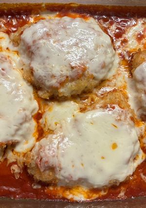 A picture of Chicken Parmesan.