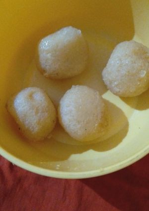 नारियल लड्डू (Nariyal Laddu recipe in Hindi) रेसिपी मुख्य फोटो