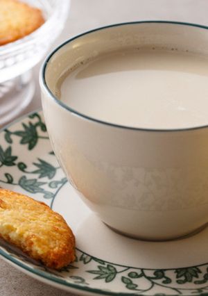 【家樂福廚房】杏仁鮮奶茶 的食譜成品照片