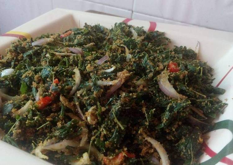 Kwadon Zogale (moringa leaf salad)