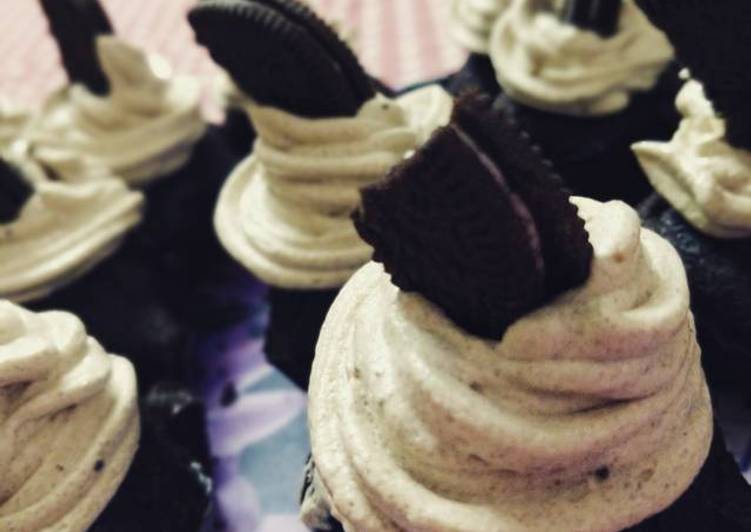 Chocolate Cuppies with oreo icing