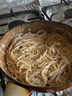 Фото Макарони з вершками та плавленим сиром.