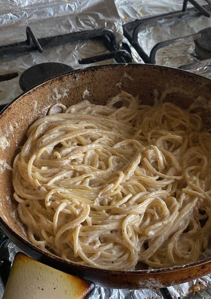 Макарони з вершками та плавленим сиром