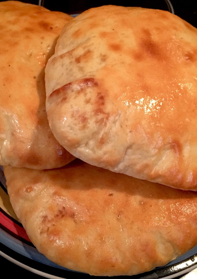 Una foto de Pan pita relleno de queso 🧀 (pan hueco por dentro)