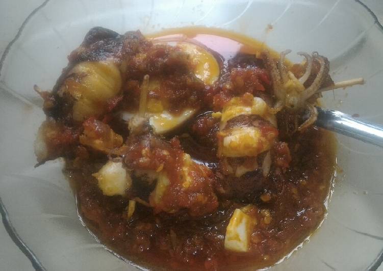 Bagaimana memasak Sambel Cumi Telor Lezat