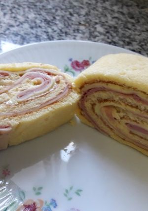 Una foto de Arrollado agridulce de jamón y queso