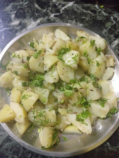 व्रत के फ्राई आलू (Vrat ka fry aloo recipe in Hindi) रेसिपी मुख्य फोटो