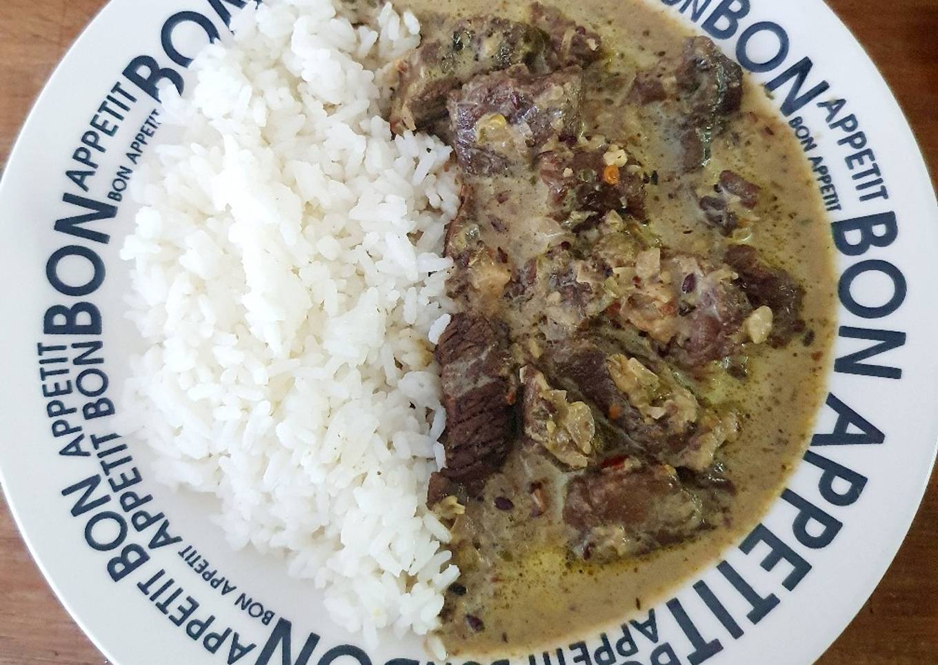 Carne especiada con arroz