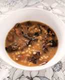 Sopa de hongos silvestres y cebada