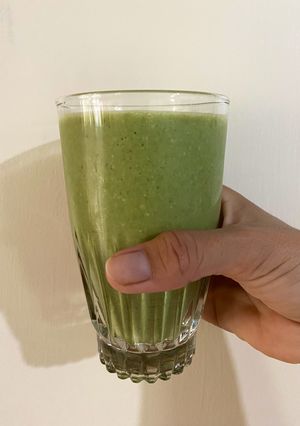 Una foto de Batido de banana y espinaca 🍌💚