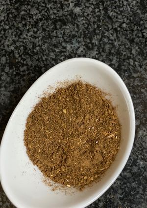 A picture of Garammasala(all spices).