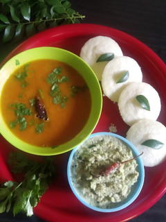 ઈડલી સાંભાર (Idli sambhar Recipe in gujarati) રેસીપી મુખ્ય ફોટો