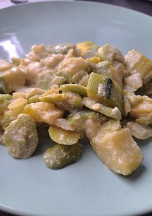 Une photo de Curry fève et courgette