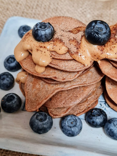Una foto de Mini hotcakes o tortitas proteicas, saludables y súper saciantes 🥞