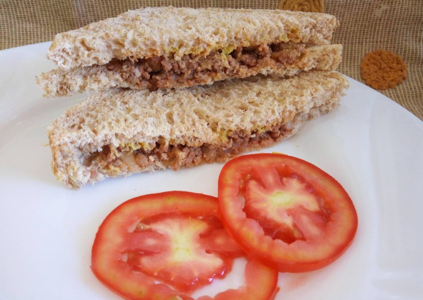 Minced meat sandwich