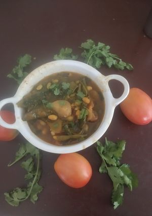आलू सेम बैंगन पालक मिक्स सब्जी (Aloo sem baingan palak mix sabzi recipe in Hindi) रेसिपी मुख्य फोटो
