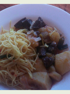 A picture of Turmeric Spaghetti with beef stew.