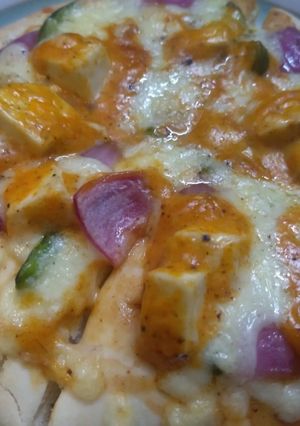 तंदूरी पनीर पिज़्ज़ा (tandoori paneer pizza recipe in Hindi) रेसिपी मुख्य फोटो