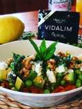 Ensalada con crudités de abril aliñadas con Vidalim Omega 3
