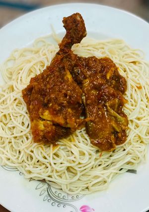 A picture of White Spaghetti with stew.