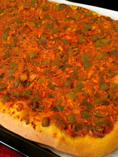 Una foto de Coca de tomate, en panificadora {receta tradicional de Alcoy}