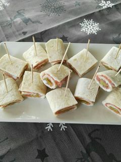 Una foto de Rollitos de salmón y queso