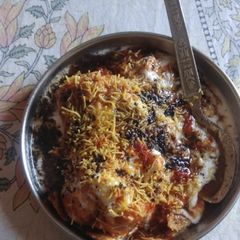 A picture of Dahi bhalla.