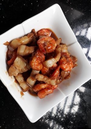 Hình của món Tôm thịt kho rim.