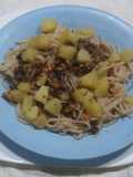 Espaguetis con salsa de nueces y pera