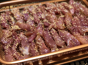 รูปของ หมูแดดเดียว ศึกระหว่าง เตาอบ vs airfryer ไม่ง้อแดด ไม่ง้อน้ำมันทอด