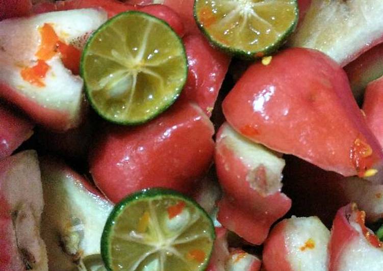 Kiat-kiat memasak Asinan Jambu Air nikmat