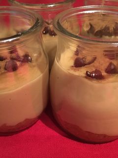Una foto de Vasitos de tarta de dulce de leche y crema de whisky