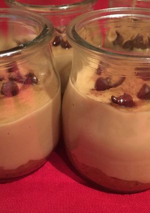 Una foto de Vasitos de tarta de dulce de leche y crema de whisky