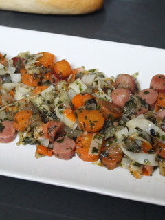 Una foto de Zanahorias con salchichas y surimi