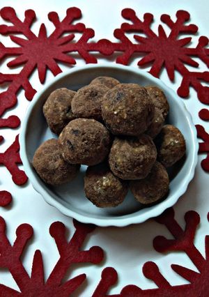 Φωτογραφία της συνταγής Date & nut truffles