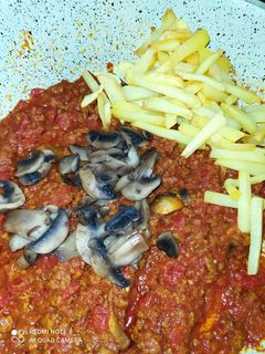 عکسی از دستور خوراک قارچ و گوشت چرخکرده😻