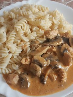 Tejfölös gombás csirke recept fotója