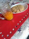 Pan de avena con jugo natural