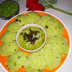 A picture of Green pea idli.