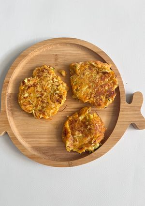 Une photo de Galettes de courgette / patate douce au curry pour bébé