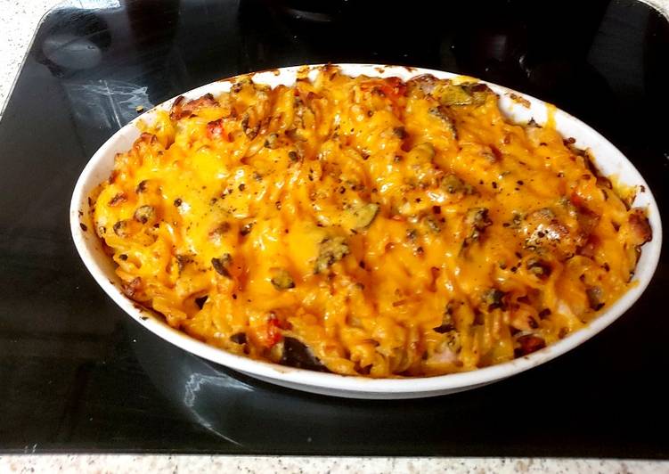 My Chilli Chicken & Bacon Pasta Bake with Melted Cheese ?💋