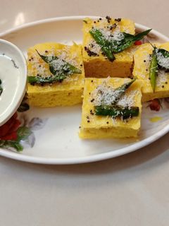 ढोकला (dhokla recipe in Hindi) रेसिपी मुख्य फोटो