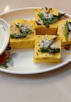 ढोकला (dhokla recipe in Hindi) रेसिपी मुख्य फोटो