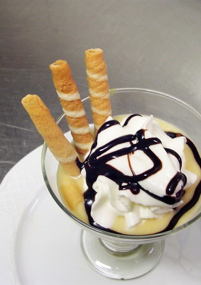 Una foto de Crema piña y licor de café