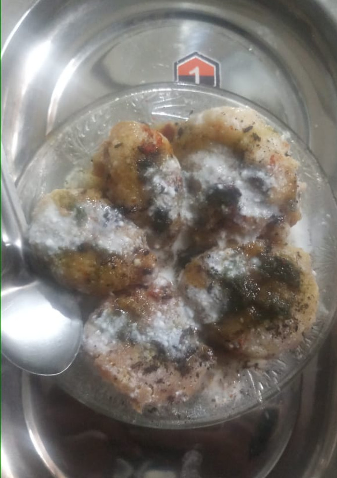 सूजी के दही वङे रेसिपी मुख्य फोटो